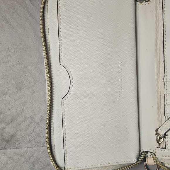 Michael Kors Cream Wallet - Picture 10 of 13